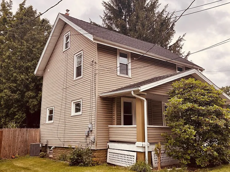 2110 Newton St — Photo 2