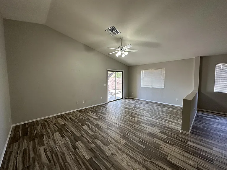 2425 S 159th Ln — Photo 6