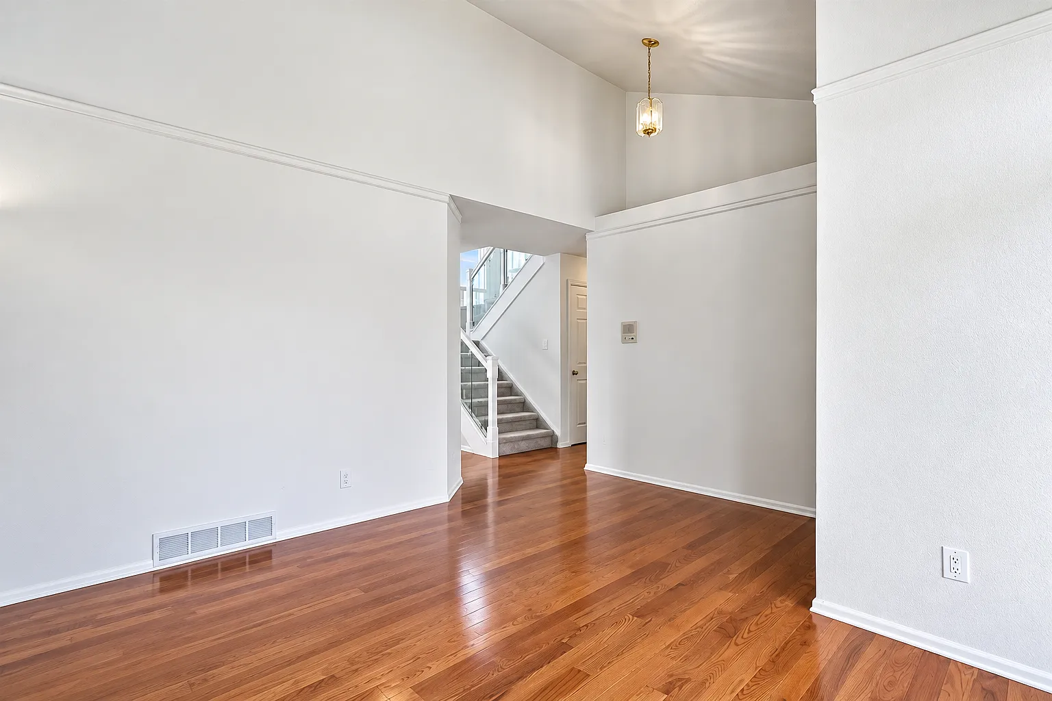 5 bed, 2799 sqft, $3,300 — Photo 3