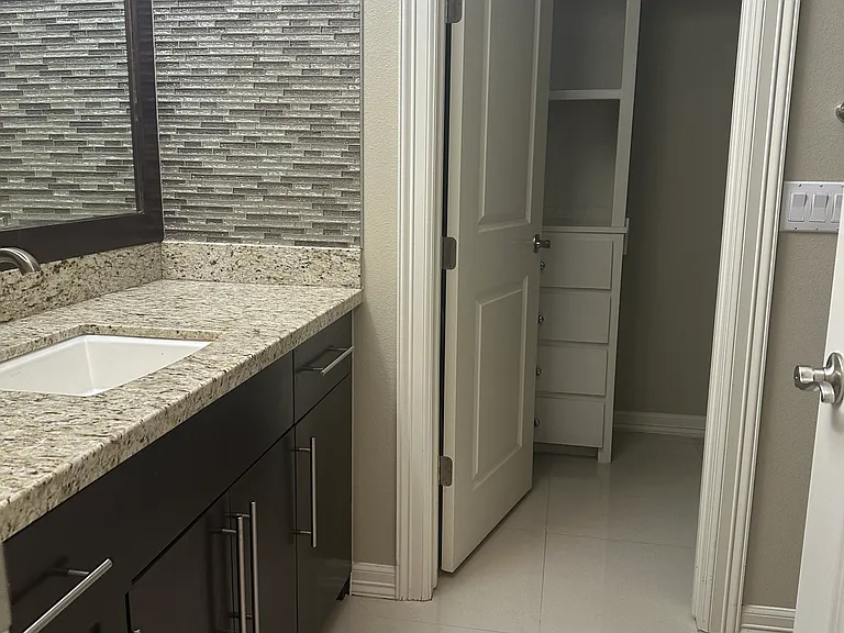 2605 Grand Canal Dr — Photo 15