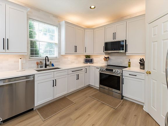 5th image of 7066 Lavender Ct