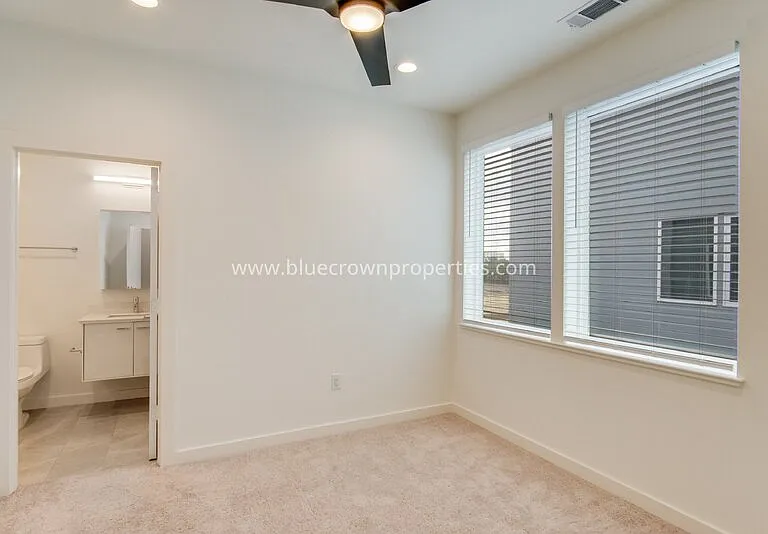 1515 S Akard St #402 — Photo 9