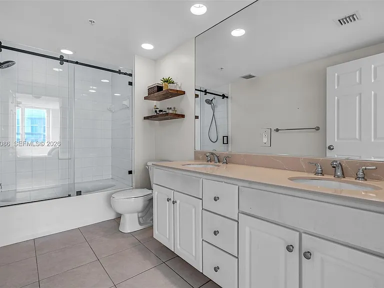 2000 N Bayshore Dr #909 — Photo 20