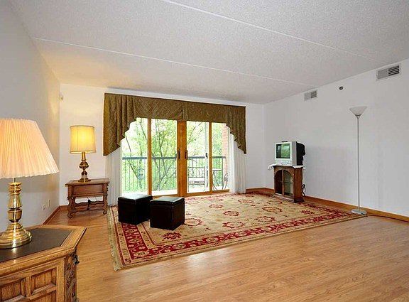 4th image of 6755 N Milwaukee Ave APT 309