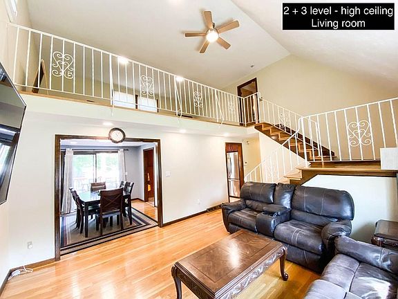 3rd image of 19 Highland Glen Dr