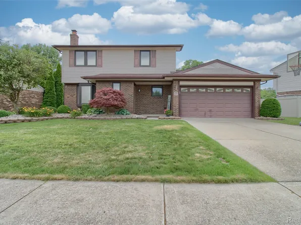19596 Dawnshire Dr, Brownstown, MI 48193