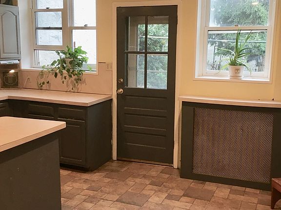 Back door of the kitchen to the yard & patio.