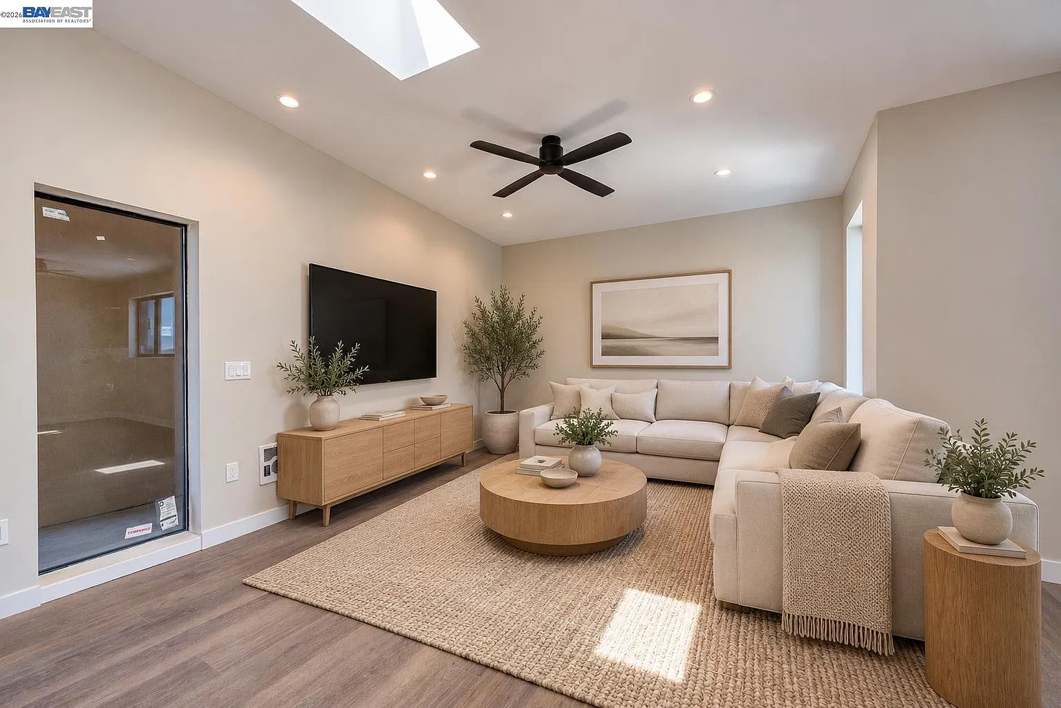2 bed, 1111 sqft, $4,200 — Photo 2