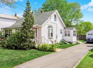 49 Station Rd, Bellport, NY 11713