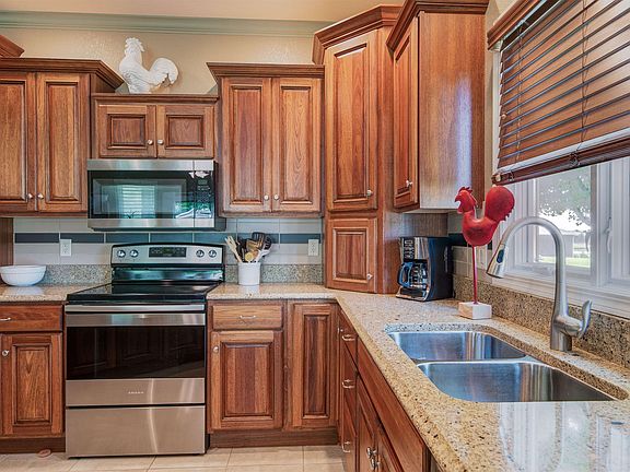 5th image of 3442 Golf Villa Dr
