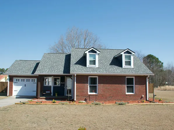 1530 Calabash Dr, Parkton, NC 28371