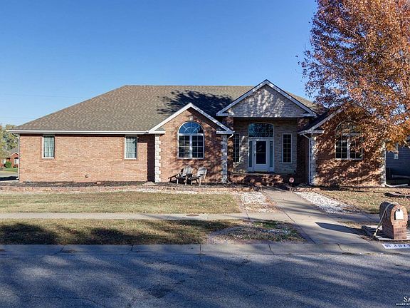2nd image of 301 S Estates Dr