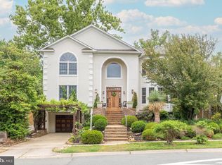 9715 Singleton Dr, Bethesda, MD 20817