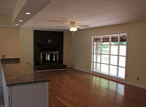 3rd image of 455 Turning Leaf Ln