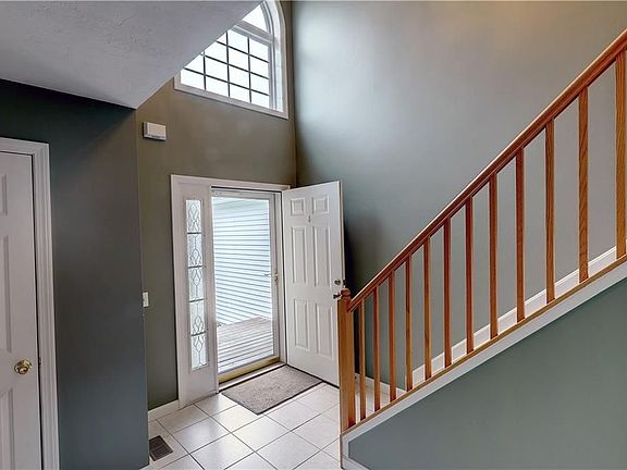 2nd image of 6 Silver Pines Blvd