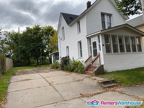 1st image of 710 20th Ave NE