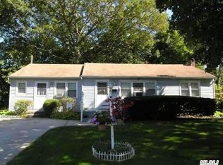 245 Jackson Ave, Saint James, NY 11780