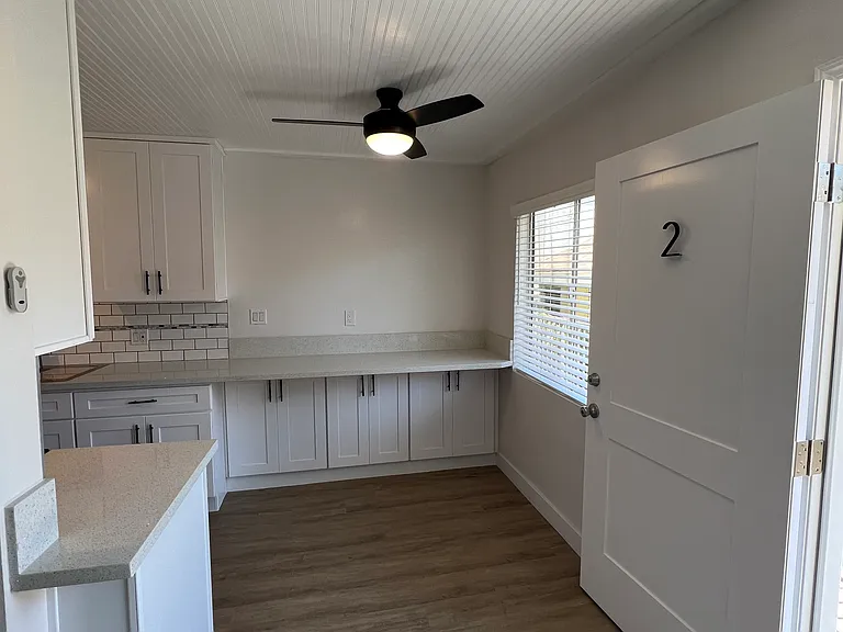 1014 N Oxford Ave — Photo 3