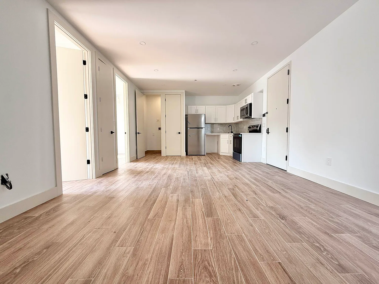 452 East 26th Street — Photo 4