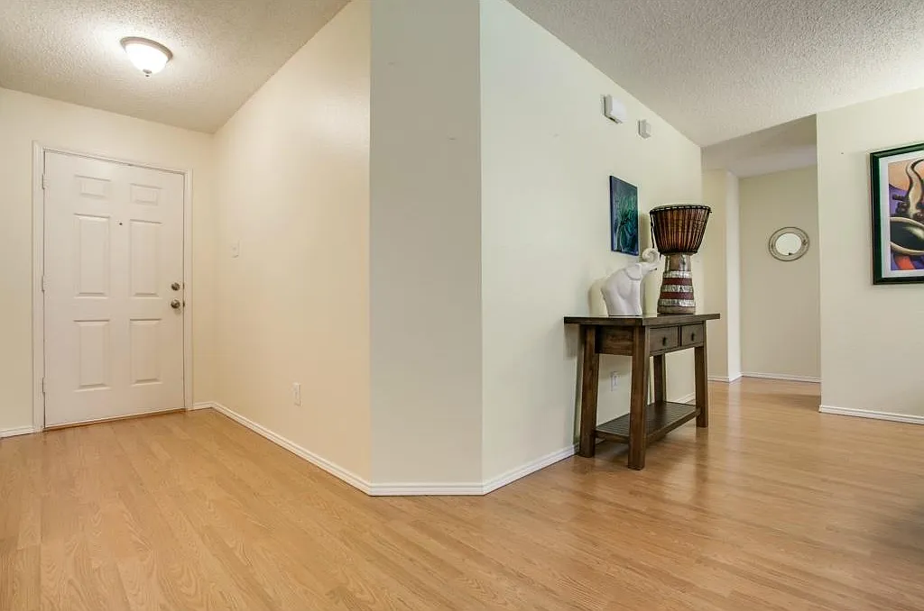 3 bed, 1588 sqft, $2,100 — Photo 3