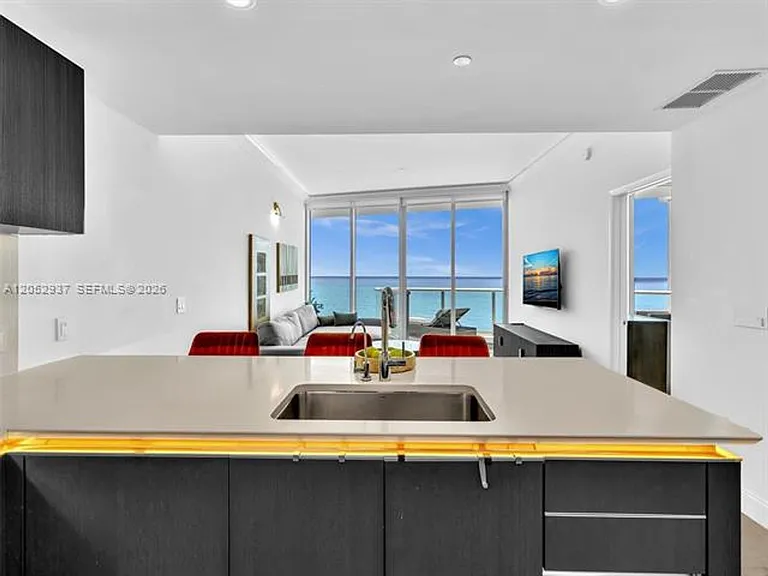 17001 Collins Ave #CU-2106 — Photo 8