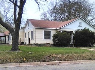 1303 N 5th St, Arkansas City, KS 67005