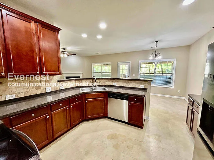5867 Pine Rd — Photo 4