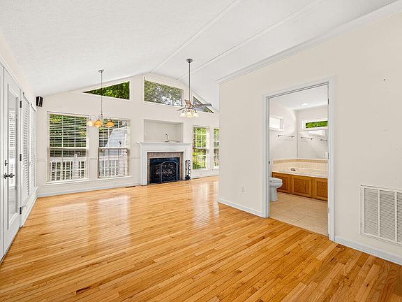 4th image of 765 Lee Dr