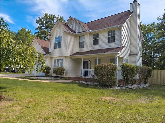 4th image of 1211 Ravenswood Dr
