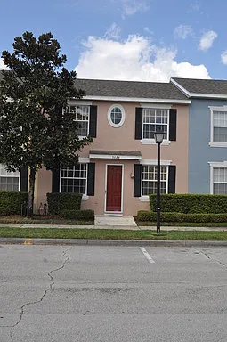 Beautiful 3-Bedroom Townhome in the Heart of Avalon Park — Photo 2
