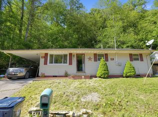 871 6th St, Paintsville, KY 41240