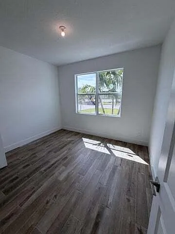 3 bed, 2.0 bath, 1641 sqft, $3,600 — Photo 4