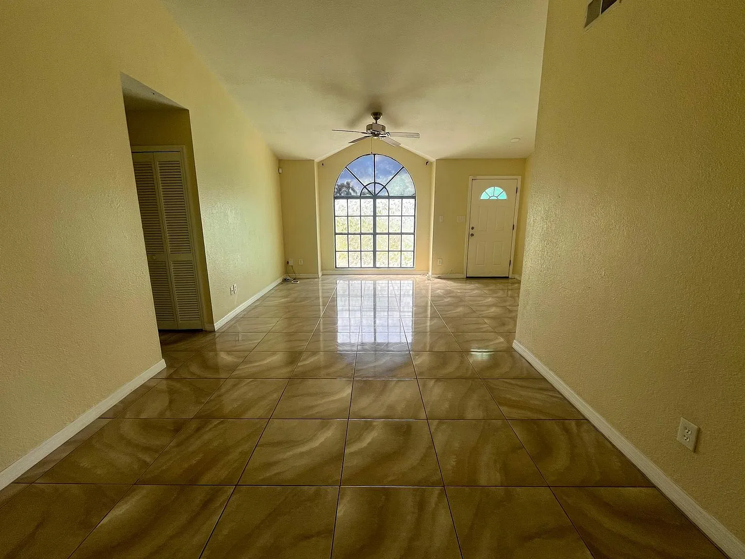3 bed, 1312 sqft, $2,500 — Photo 3