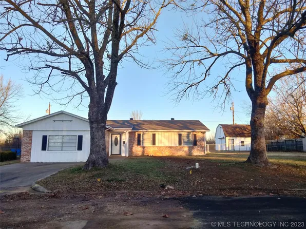 616 Sunset Blvd, Hugo, OK 74743
