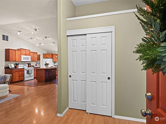 3rd image of 13318 138th Avenue NW