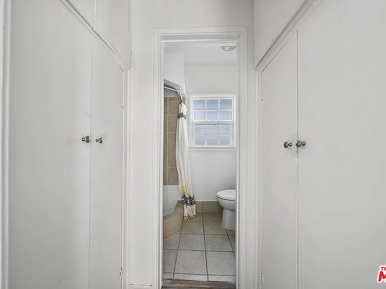 1238 S Beverly Glen Blvd #1 — Photo 8