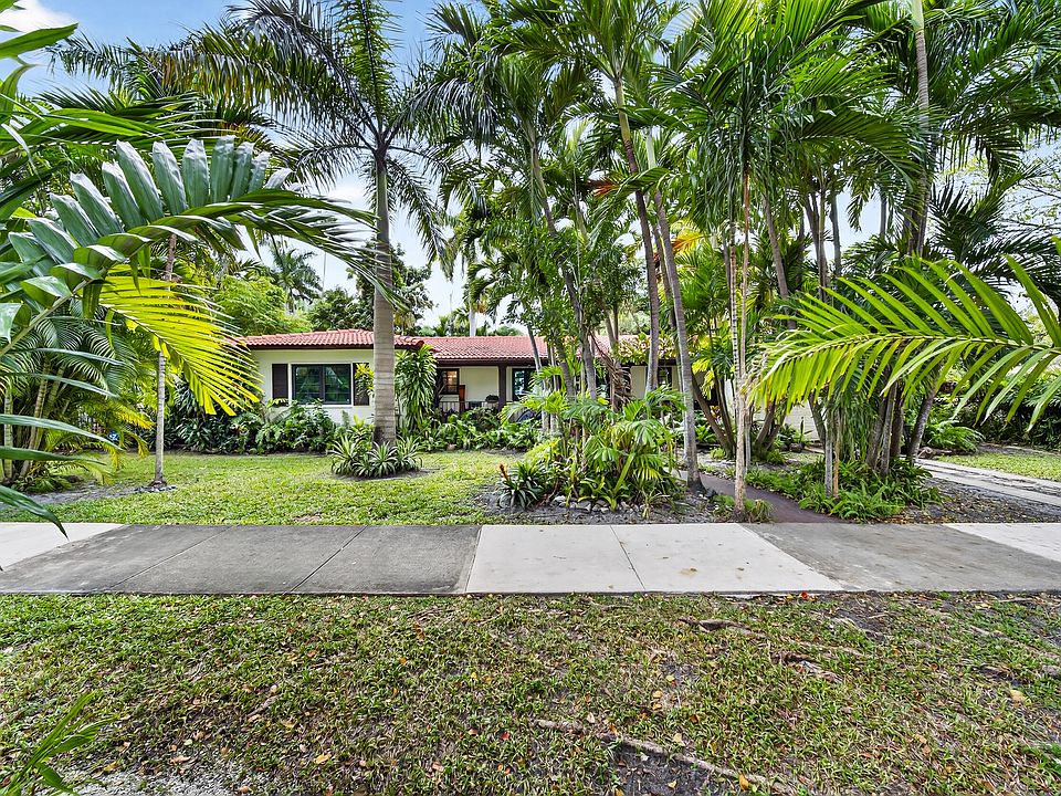 1st image of 320 San Sebastian Avenue