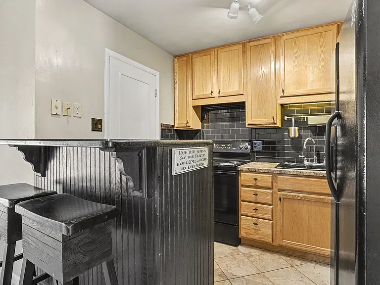 803 Hills Dr — Photo 12