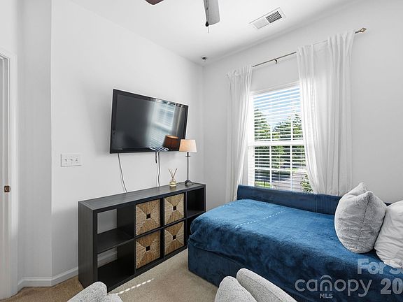 4th image of 1353 Jacemans Way