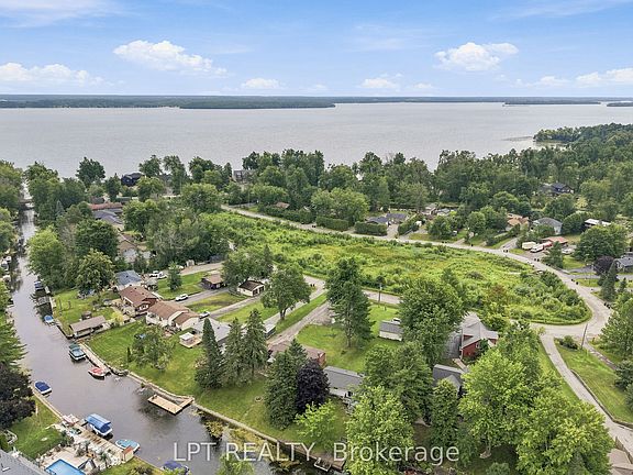 2nd image of 2628 Westshore Cres