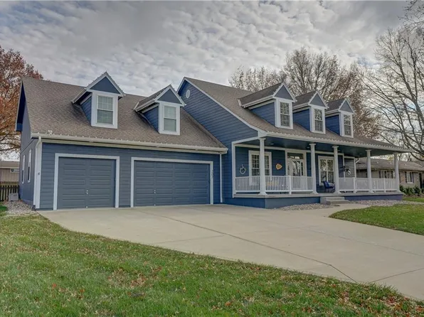 207 Saponi Ln, Lake Winnebago, MO 64034