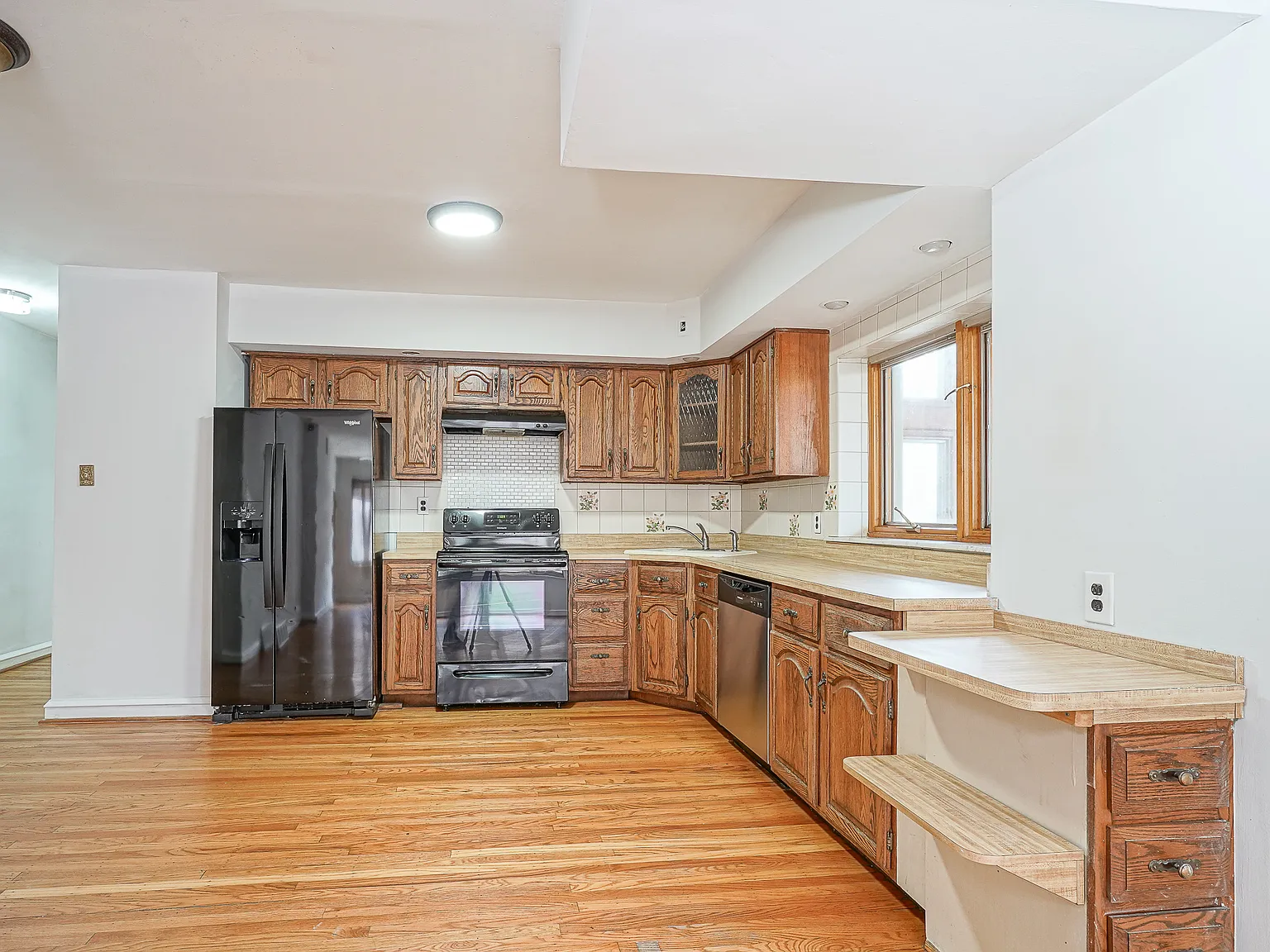 1 bed, 1750 sqft, $1,500 — Photo 3