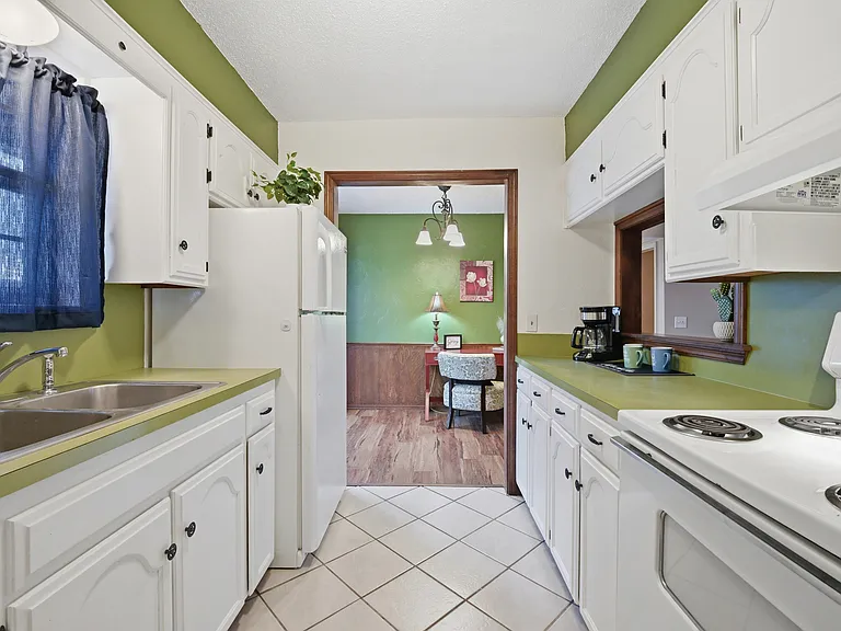 11307 N May Ave #D — Photo 9