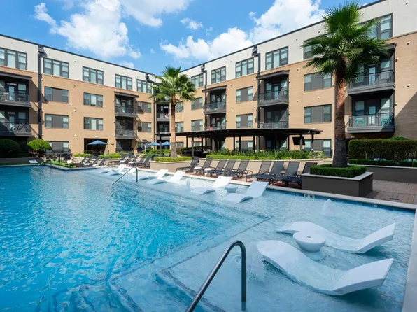 The Briscoe River Oaks