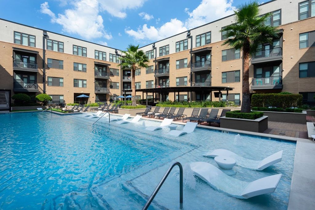 The Briscoe River Oaks apartments in Houston