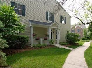 386 S Litchfield Dr, Round Lake, IL 60073