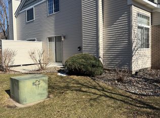 4078 Beaver Dam Rd, Eagan, MN 55122