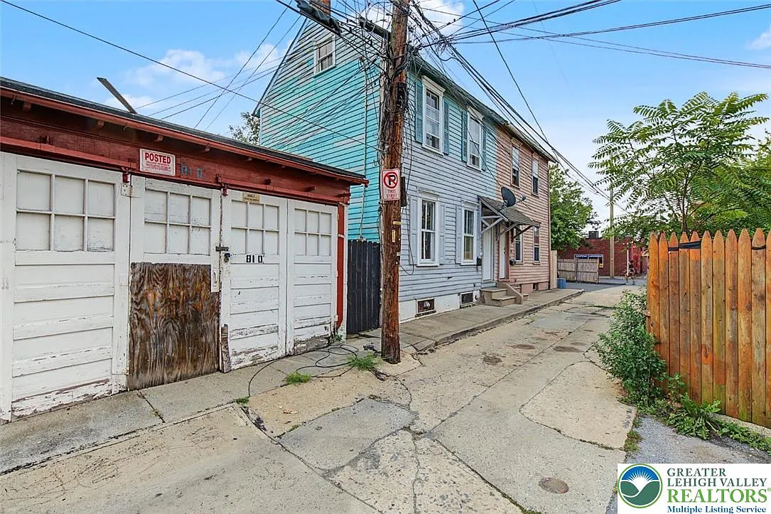 2 bed, 1.0 bath, 960 sqft, $1,500 — Photo 2