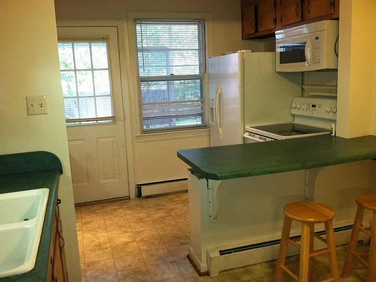 1340 Melrose Pkwy — Photo 3