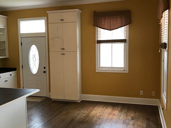 Eat in Kitchen with pantry